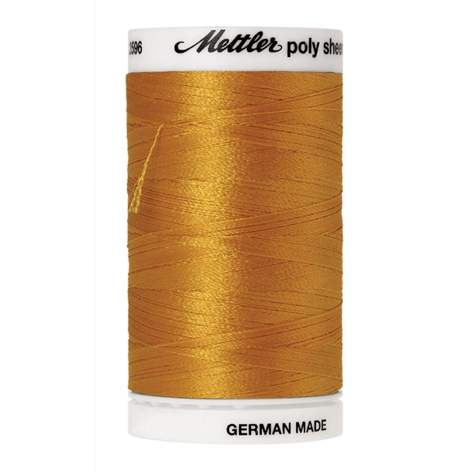 Amann Mettler Poly Sheen Gold glänzt durch den trilobalen Fadenquerschnitt besonders schön. Zum Sticken, Quilten, Nähen. 800m Spule