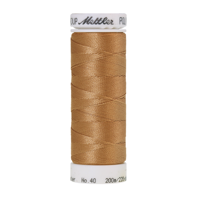 Amann Mettler Poly Sheen Fawn glänzt durch den trilobalen Fadenquerschnitt besonders schön. Zum Sticken, Quilten, Nähen. 200m Spule