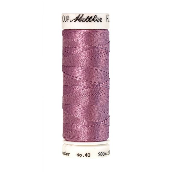 Amann Mettler Poly Sheen Violet glänzt durch den trilobalen Fadenquerschnitt besonders schön. Zum Sticken, Quilten, Nähen. 200m Spule