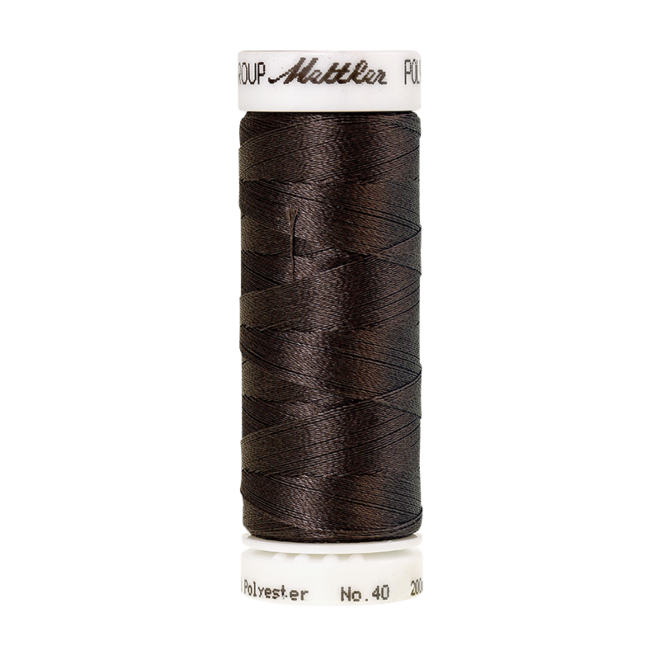 Amann Mettler Poly Sheen Black Chrome glänzt durch den trilobalen Fadenquerschnitt besonders schön. Zum Sticken, Quilten, Nähen. 200m Spule