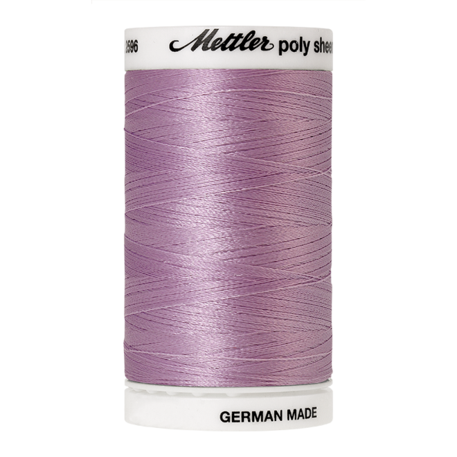 Amann Mettler Poly Sheen Lavender glänzt durch den trilobalen Fadenquerschnitt besonders schön. Zum Sticken, Quilten, Nähen. 800m Spule