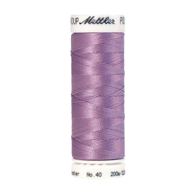 Amann Mettler Poly Sheen Lavender glänzt durch den trilobalen Fadenquerschnitt besonders schön. Zum Sticken, Quilten, Nähen. 200m Spule