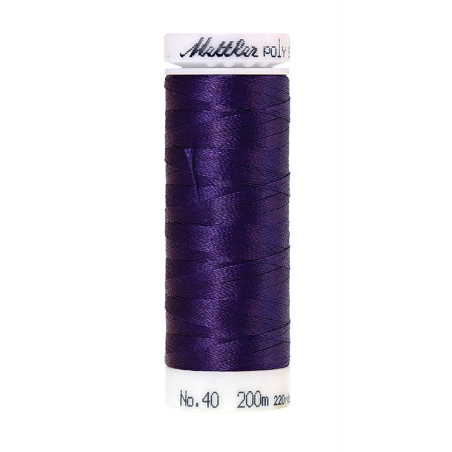 Amann Mettler Poly Sheen Purple Twist glänzt durch den trilobalen Fadenquerschnitt besonders schön. Zum Sticken, Quilten, Nähen. 200m Spule
