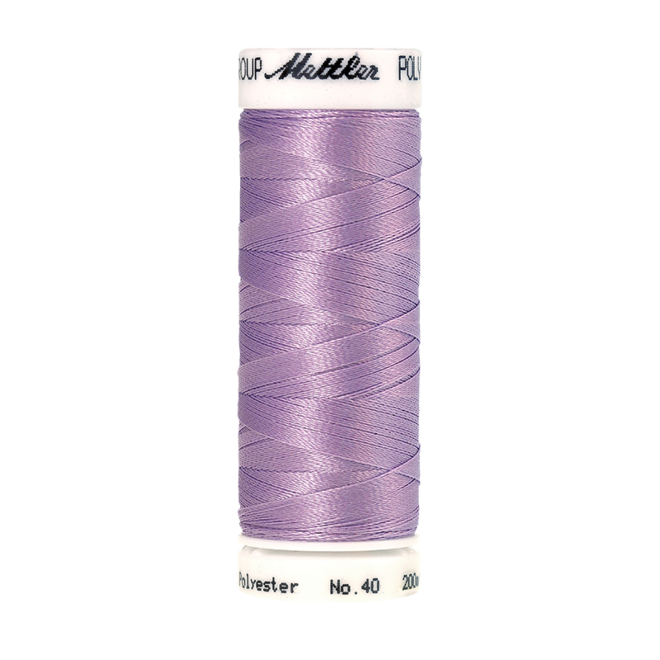 Amann Mettler Poly Sheen Dawn of Violet glänzt durch den trilobalen Fadenquerschnitt besonders schön. Zum Sticken, Quilten, Nähen. 200m Spule