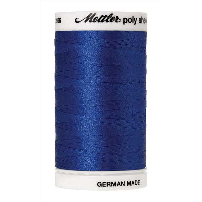 Amann Mettler Poly Sheen Royal Blue glänzt durch den trilobalen Fadenquerschnitt besonders schön. Zum Sticken, Quilten, Nähen. 800m Spule