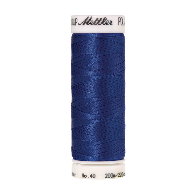 Amann Mettler Poly Sheen Blue Ribbon glänzt durch den trilobalen Fadenquerschnitt besonders schön. Zum Sticken, Quilten, Nähen. 200m Spule