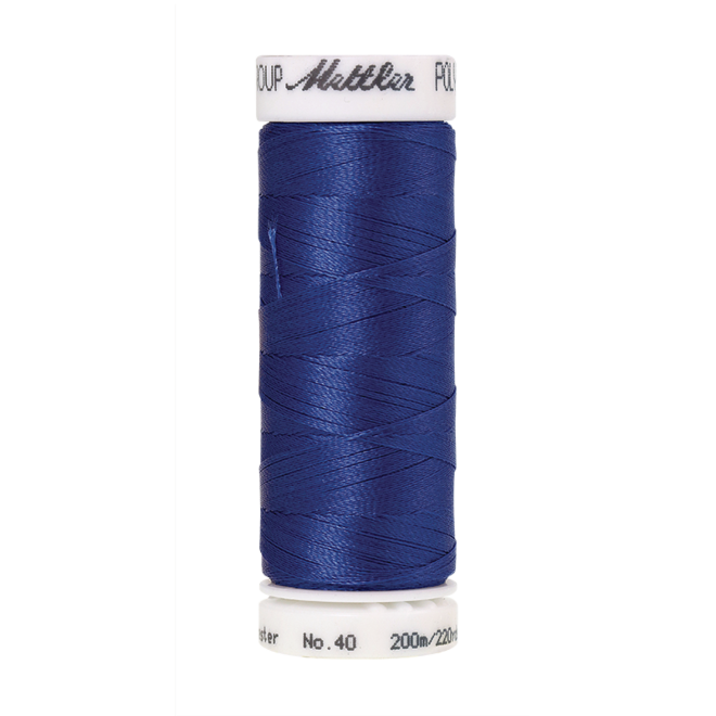 Amann Mettler Poly Sheen Starlight Blue glänzt durch den trilobalen Fadenquerschnitt besonders schön. Zum Sticken, Quilten, Nähen. 200m Spule