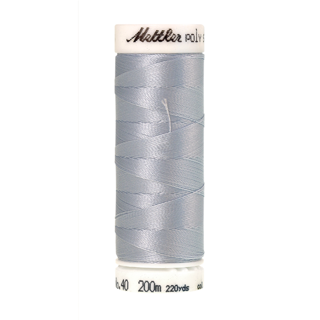 Amann Mettler Poly Sheen Ice Cap glänzt durch den trilobalen Fadenquerschnitt besonders schön. Zum Sticken, Quilten, Nähen. 200m Spule