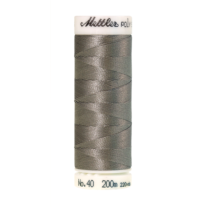 Amann Mettler Poly Sheen Metal glänzt durch den trilobalen Fadenquerschnitt besonders schön. Zum Sticken, Quilten, Nähen. 200m Spule