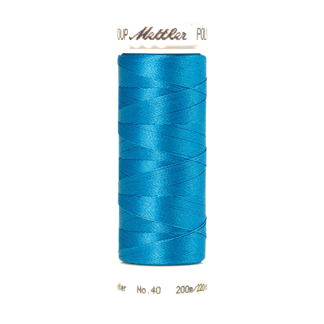 Amann Mettler Poly Sheen Wave Blue glänzt durch den trilobalen Fadenquerschnitt besonders schön. Zum Sticken, Quilten, Nähen. 200m Spule