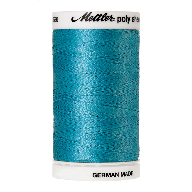 Amann Mettler Poly Sheen Turquoise glänzt durch den trilobalen Fadenquerschnitt besonders schön. Zum Sticken, Quilten, Nähen. 800m Spule