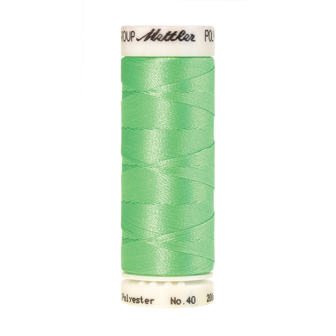 Amann Mettler Poly Sheen Mint glänzt durch den trilobalen Fadenquerschnitt besonders schön. Zum Sticken, Quilten, Nähen. 200m Spule