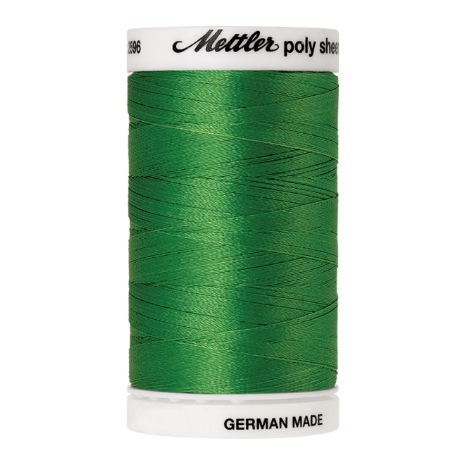 Amann Mettler Poly Sheen Emerald glänzt durch den trilobalen Fadenquerschnitt besonders schön. Zum Sticken, Quilten, Nähen. 800m Spule