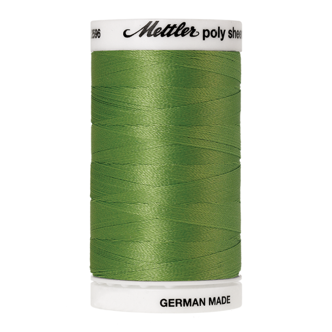 Amann Mettler Poly Sheen Bright Mint glänzt durch den trilobalen Fadenquerschnitt besonders schön. Zum Sticken, Quilten, Nähen. 800m Spule