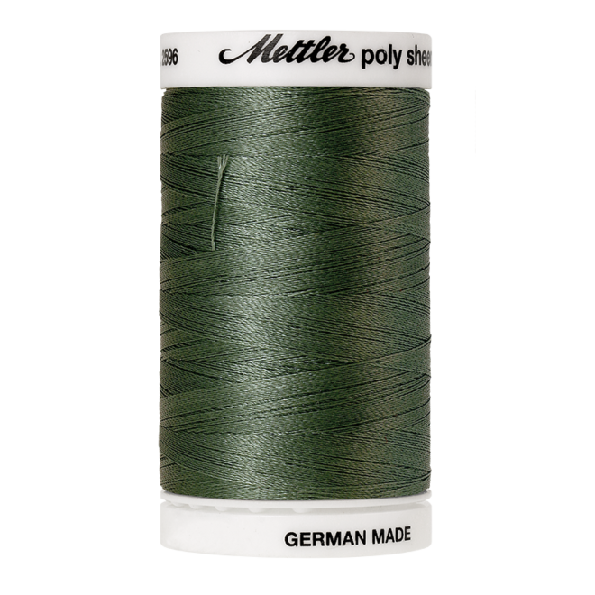 Amann Mettler Poly Sheen Willow glänzt durch den trilobalen Fadenquerschnitt besonders schön. Zum Sticken, Quilten, Nähen. 800m Spule