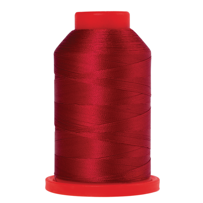 Amann Mettler Seralene in der Farbe Country Red auf der 2000m Kone. Seralene ist hervorragend geeignet für feine Nähte auf leichten Stoffen!