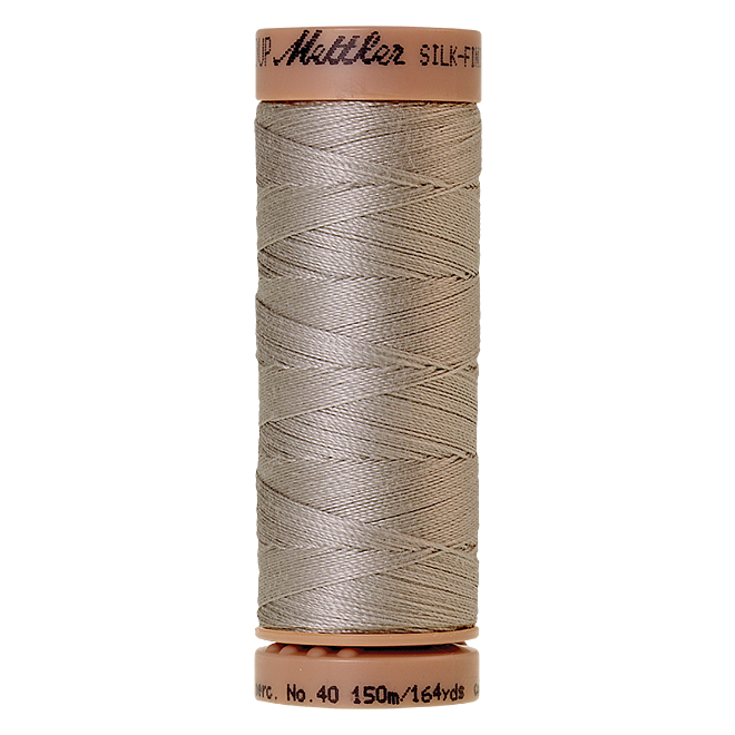 Silk-Finish Cotton 40, 150m - Ash Mist: Reines Baumwollgarn aus 100% langstapliger, ägyptischer Baumwollte von Amann Mettler