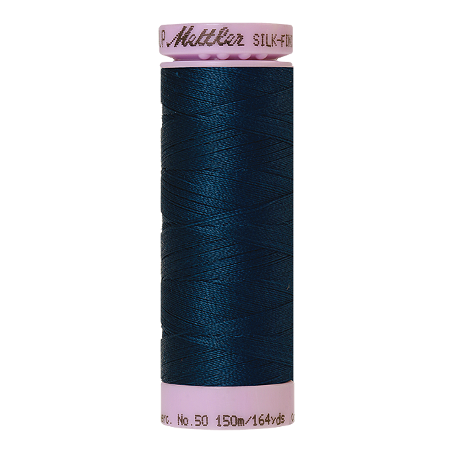 Silk-Finish Cotton 50, 150m - Slate Blue: Reines Baumwollgarn aus 100% langstapliger, ägyptischer Baumwollte von Amann Mettler